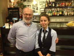 Хозяин Роберто и официантка Нона