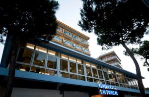 Отель La Perla Римини